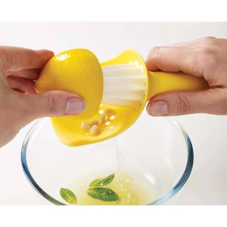 🍋 Catcher (exprimidor con colador integrado) Joseph Joseph | Things