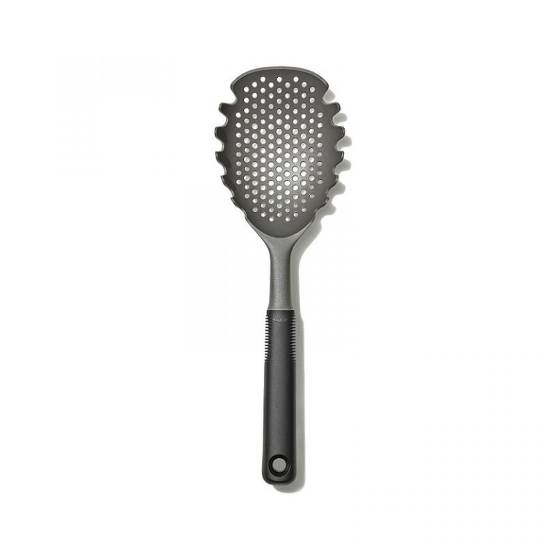 Cuchara colador para pasta de Nylon Oxo