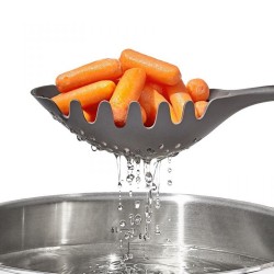 Cuchara colador para pasta de Nylon Oxo