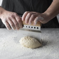 Mason Cash Innovative Kitchen – Bench Scraper 4‑in‑1 (5010853257211)