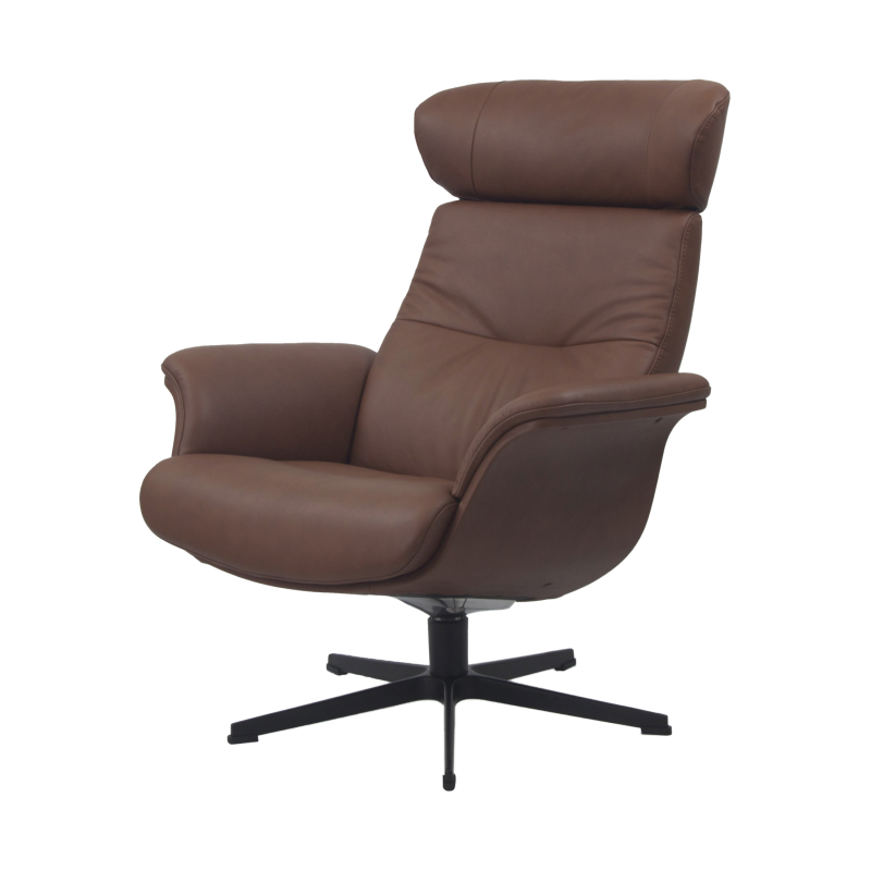 Sillón giratorio Conform Timeout en piel color cognac con base de aluminio