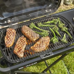 Weber Traveler Stealth Edition | Barbacoa de gas portátil premium en acabado negro mate, foto 5